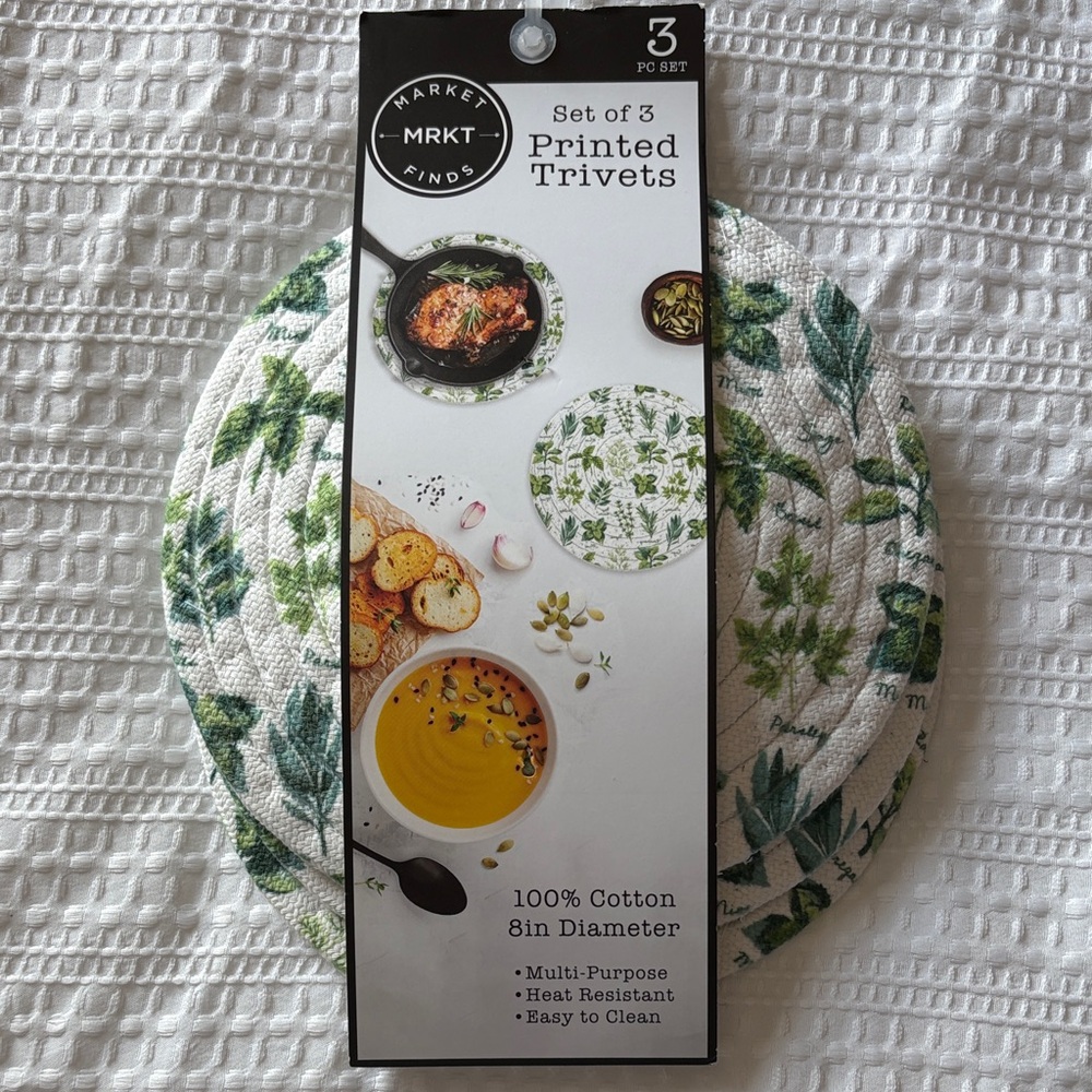NWT Trivets Set Market Finds Green and White Printed 100% Cotton 8 in. Diameter
